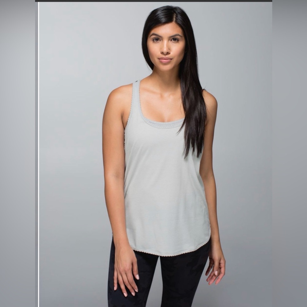 Lululemon 105 F Singlet *Silver
Heathered Light Grey / Heathered Black
